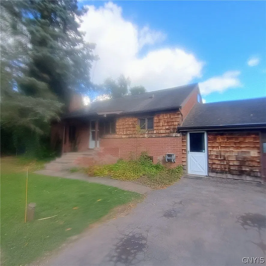 4 bed, 1.0 bath, 1558 sqft, $2,450 — Photo 1