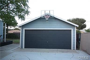 5th image of 4392 Gird Ave