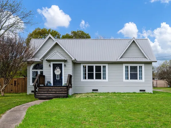 1901 Franklin Ave, Bonham, TX 75418