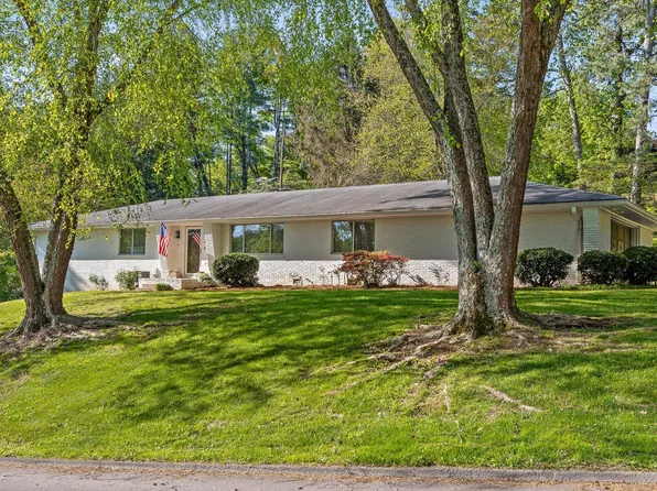 3000 Brownwood Dr, Chattanooga, TN 37404