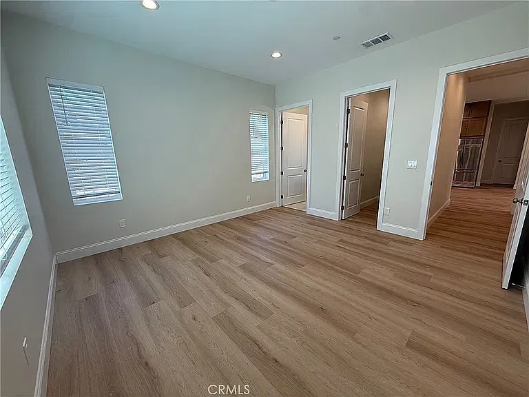 3 bed, 1180 sqft, $3,395 — Photo 4