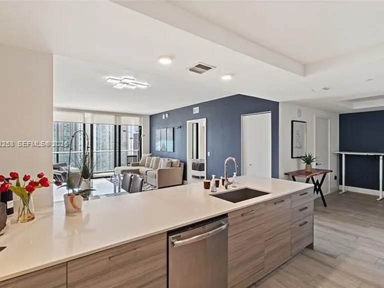 121 34th St #CU-2807 — Photo 5