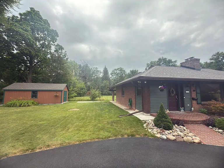 2158 Rankin Rd — Photo 2
