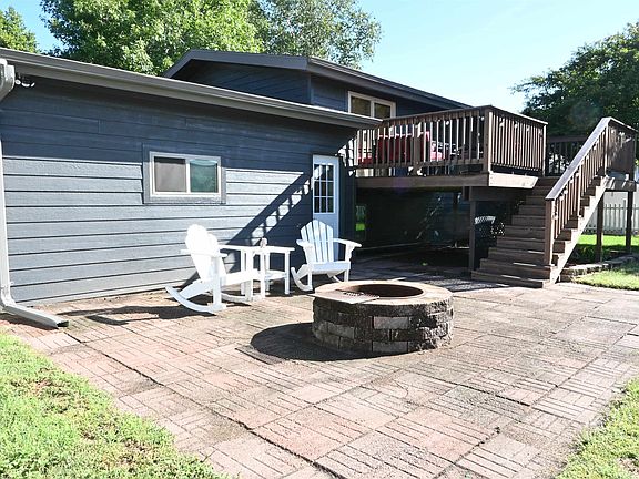 5th image of 300 9th St SW