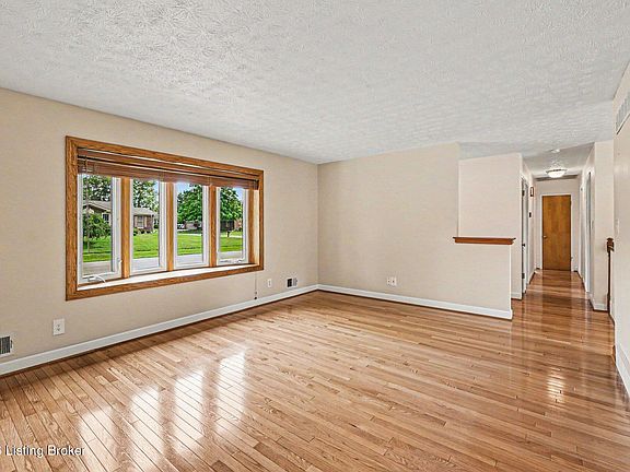 3rd image of 9918 Mary Dell Ln