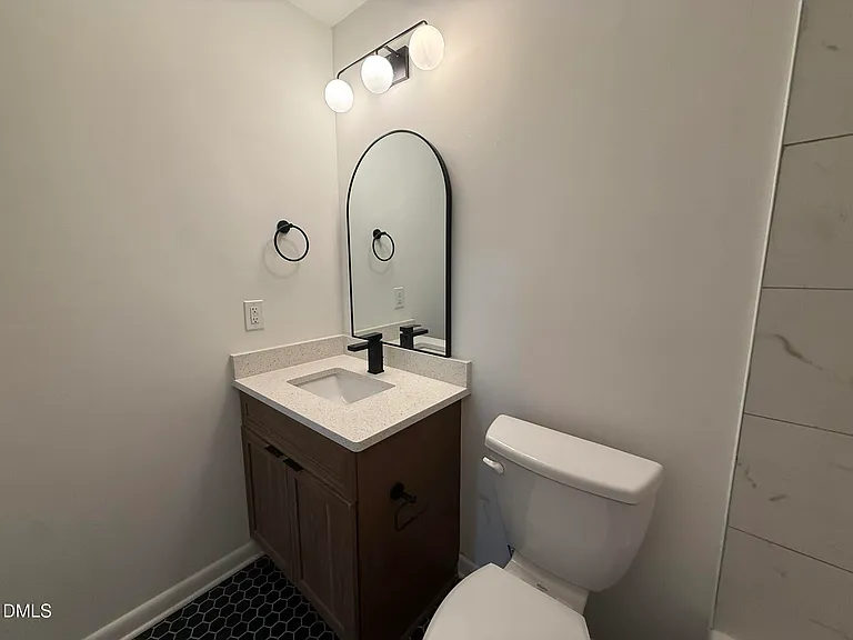 708 Hawes Ct #C — Photo 15