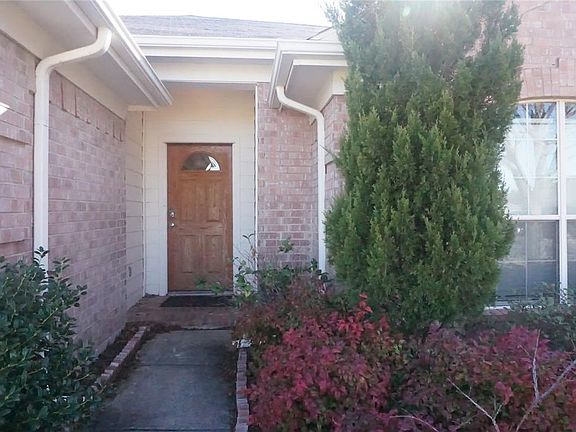 2nd image of 828 Dawnlight Dr