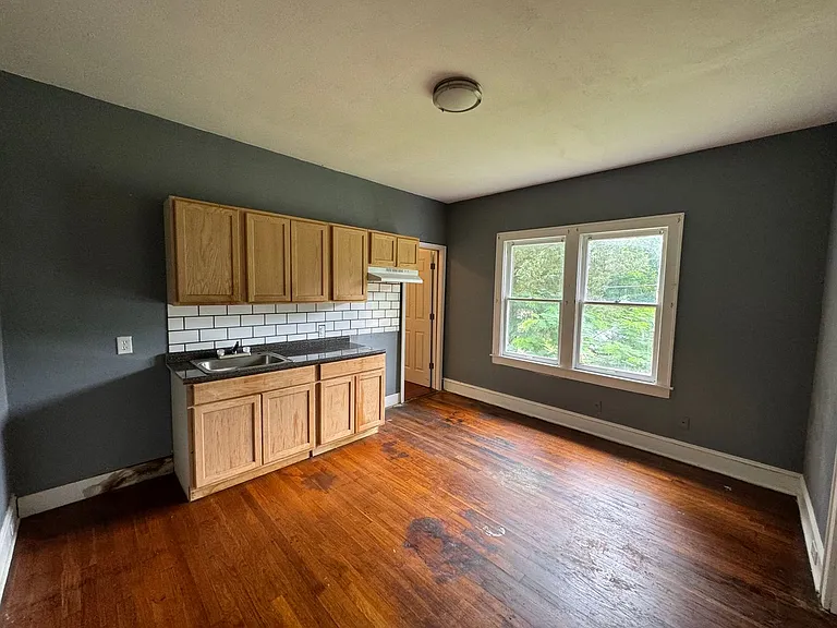 3031 Catherine St — Photo 4