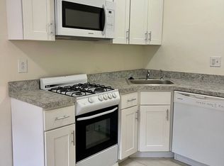 Pine Court, Philadelphia, PA 19143