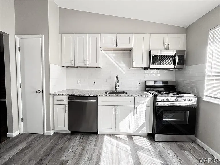 4235 Tholozan Ave #B — Photo 3