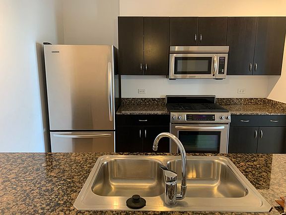 4th image of 8 E Randolph St Unit 3307