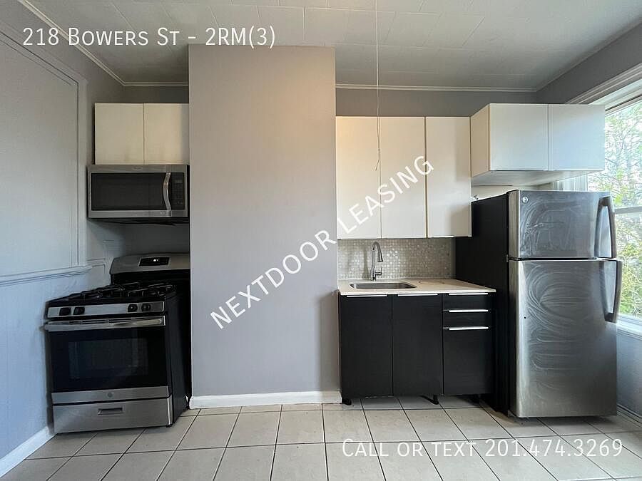 1st image of 218 Bowers St Room 2-3