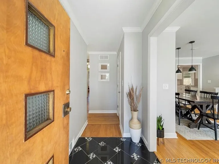 2426 S Louisville Ave — Photo 6