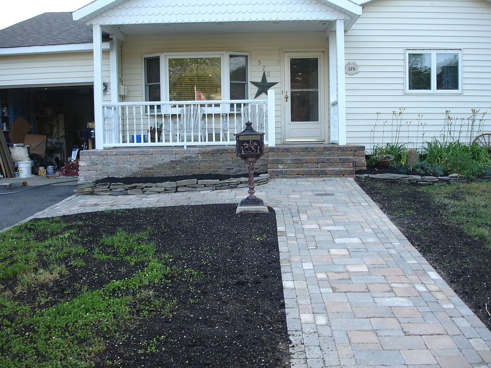 1st image of 570 Renee Dr