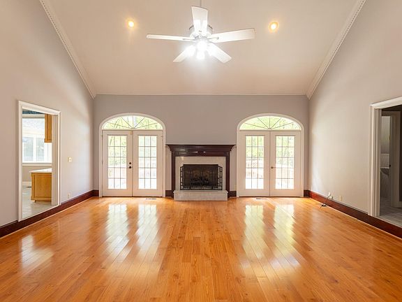 4th image of 98 Beverly Dr