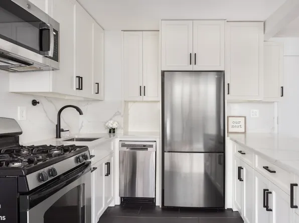 220 Manhattan Avenue image 1 of 6