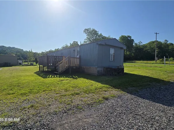 32 Granite Dr, Finleyville, PA 15332