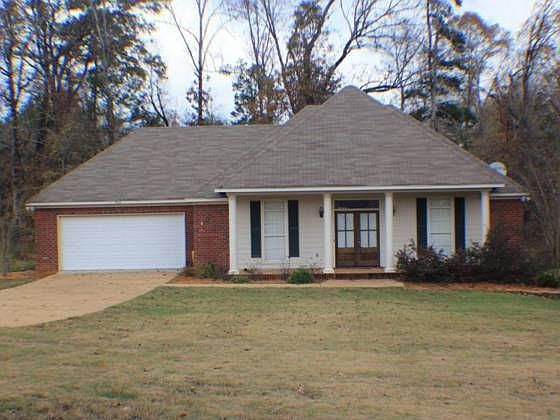 1st image of 765 Forest Woods Dr
