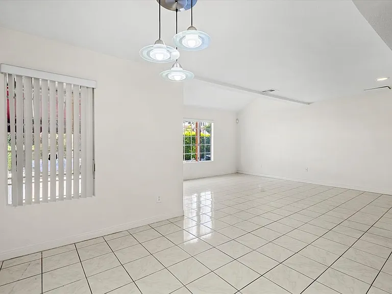 200 E Windsor Rd #1 — Photo 6
