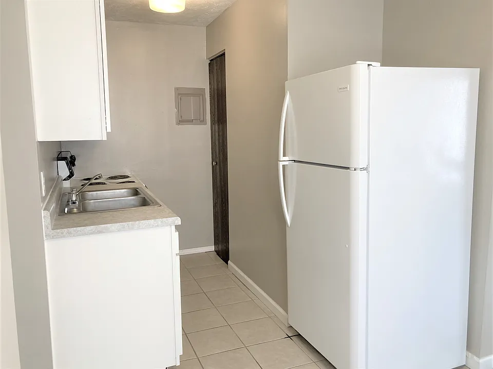 5248 Southgate Blvd #9