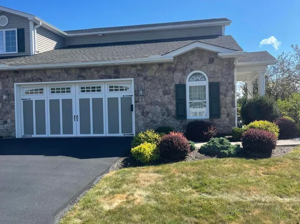 7 Glenridge Cir, Clarks Summit, PA 18411