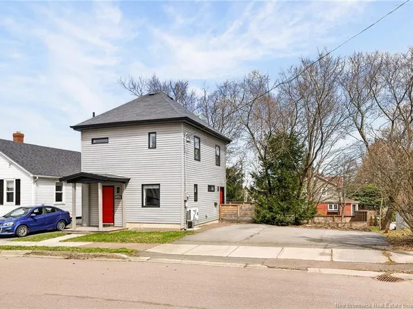 159 North St, Moncton, NB E1C 5X9