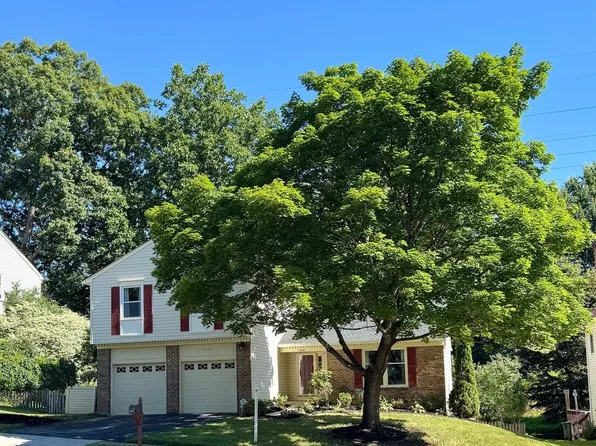 7588 Woodstown Dr, Springfield, VA 22153