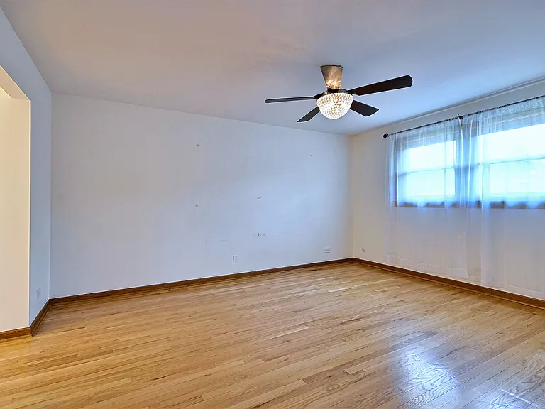 2360 N Drury Ln — Photo 19