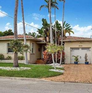 8934 Emerson Ave, Surfside, FL, 33154