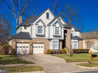 44 Rutherford Cir, Sterling, VA 20165