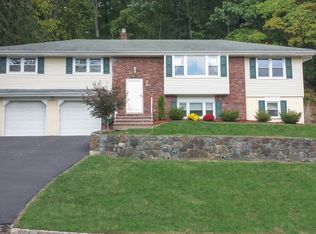 70 Grove Ave, Morris Plains, NJ 07950