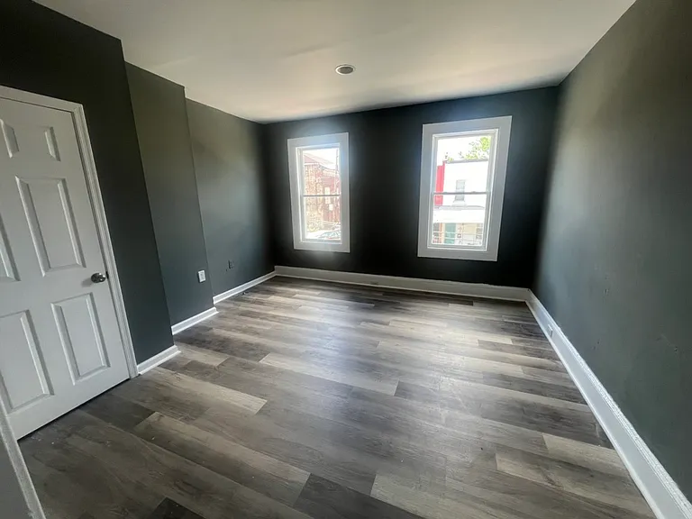 1307 Hanson St — Photo 2