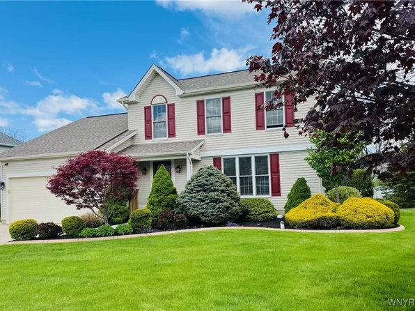3303 Brookfield Ln, Hamburg, NY 14075