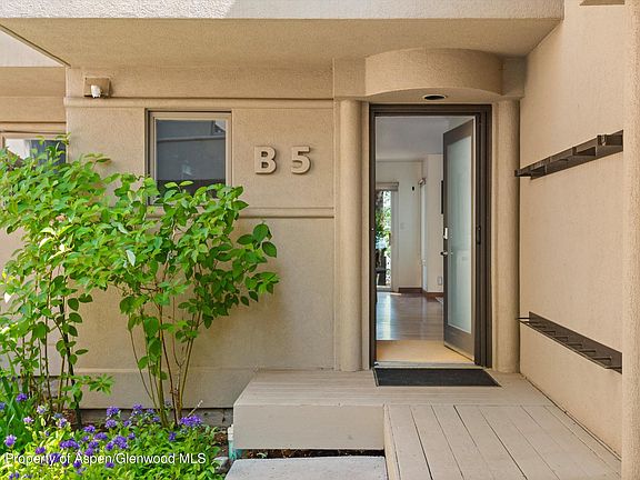 3rd image of 814 W Bleeker St APT B5
