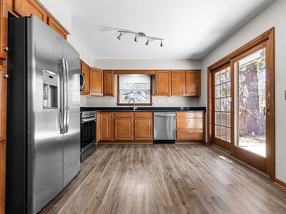 3rd image of 8668 Yosemite Dr
