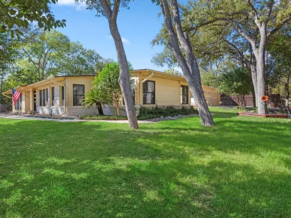 1049 Ivy Ln, Terrell Hills, TX 78209