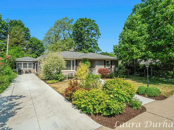 526 Butler St, Saugatuck, MI 49453