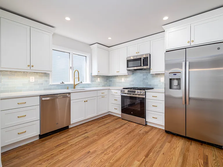 580 E Pine St — Photo 16
