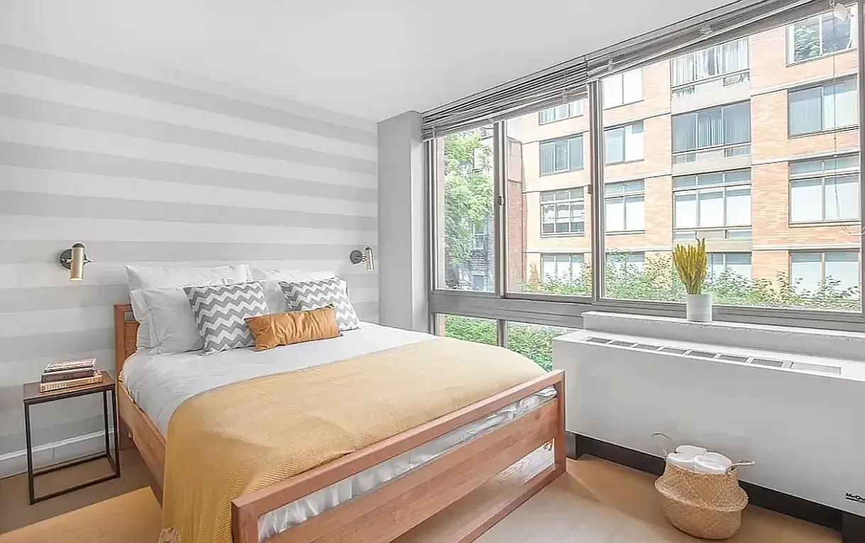 130 West 15th Street — Photo 2