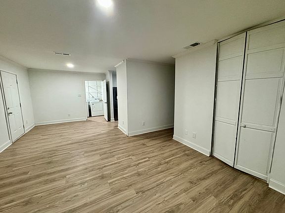 3rd image of 410 Lynn Rd