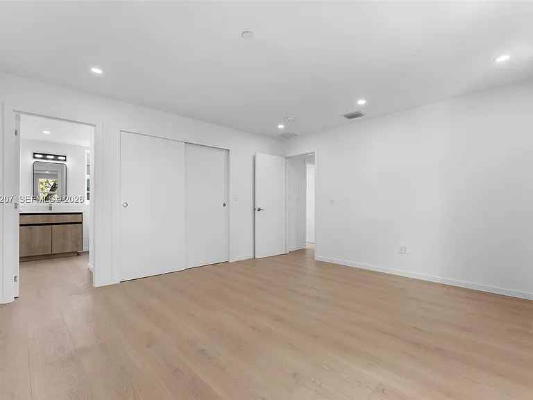 824 SE 12th Ct #828 — Photo 10