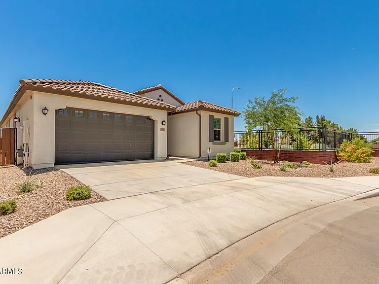 43 E Capricorn Way — Photo 5