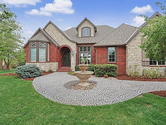 3rd image of 2525 N Loch Lomond Ct