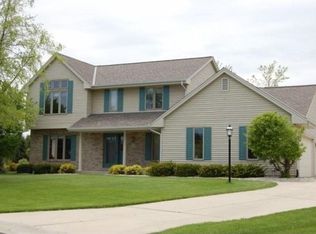 W146N6437 Poplar Ct, Menomonee Falls, WI 53051