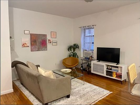 3rd image of 157 E 89th St APT 5RW