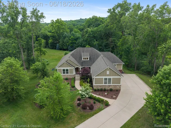 34225 Thornbrook Dr, Farmington Hills, MI 48335