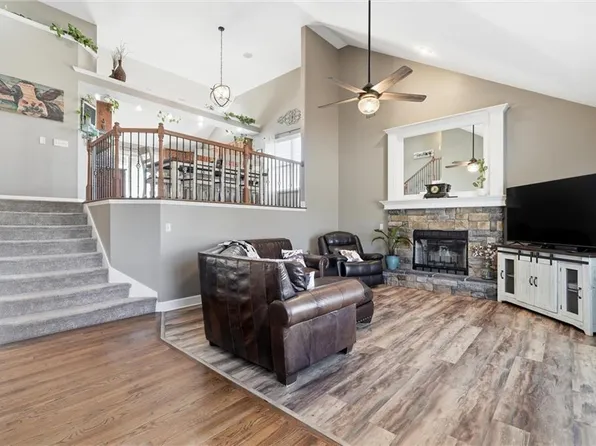 803 Mulberry St, Pleasant Hill, MO 64080