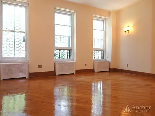 Rented by Anchor Associates | media 8