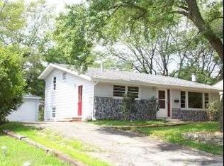 225 Ensenada Dr, Carpentersville, IL 60110