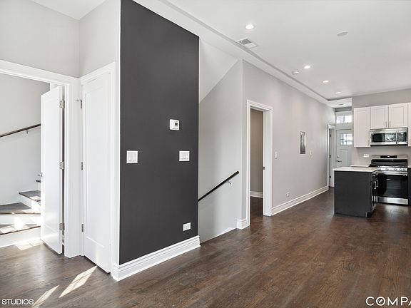 5th image of 1138 W Wellington Ave #2F